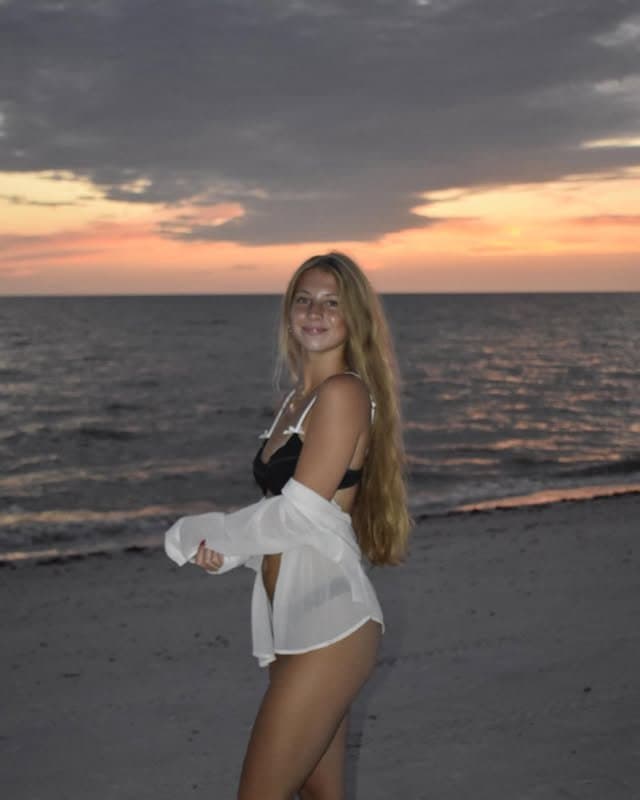 Sexy petite blonde teen Dylan