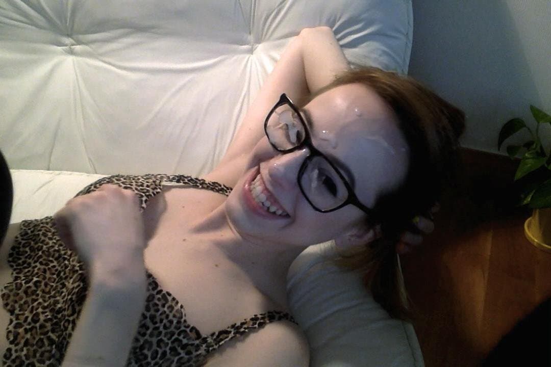 Click to view full size jizz makes her smile