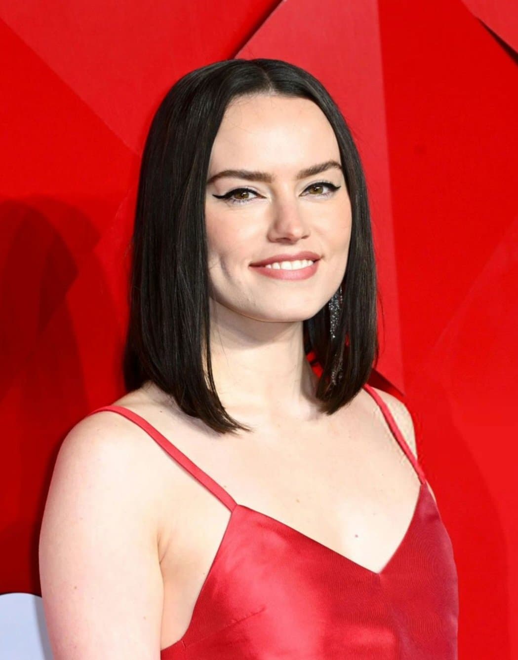 Click to view full size Daisy Ridley sexy in red crop top
