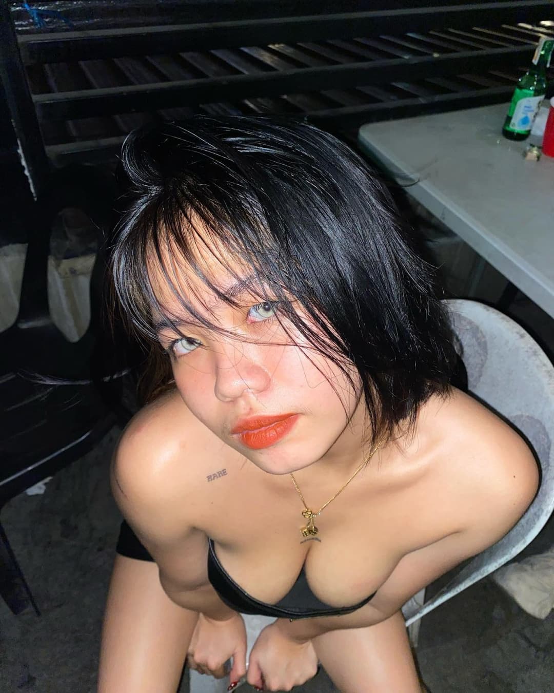 Pinay slut likes to show off her body on social media