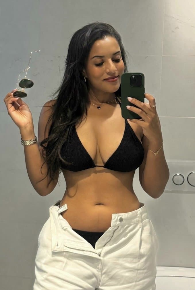 Ariana Bravo - F1 Reporter I beat off to