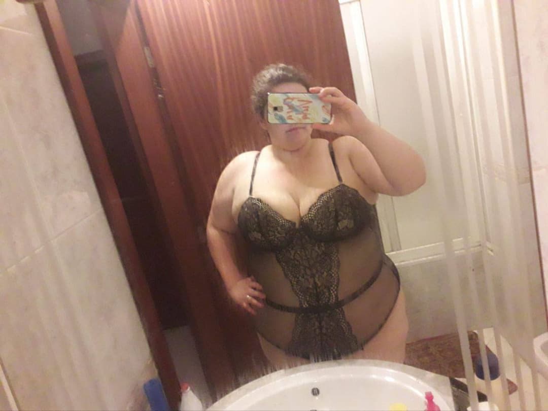 Click to view full size Puta gigante exibida