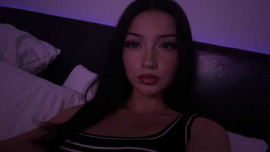 Just a lonely teen, keep me company ?