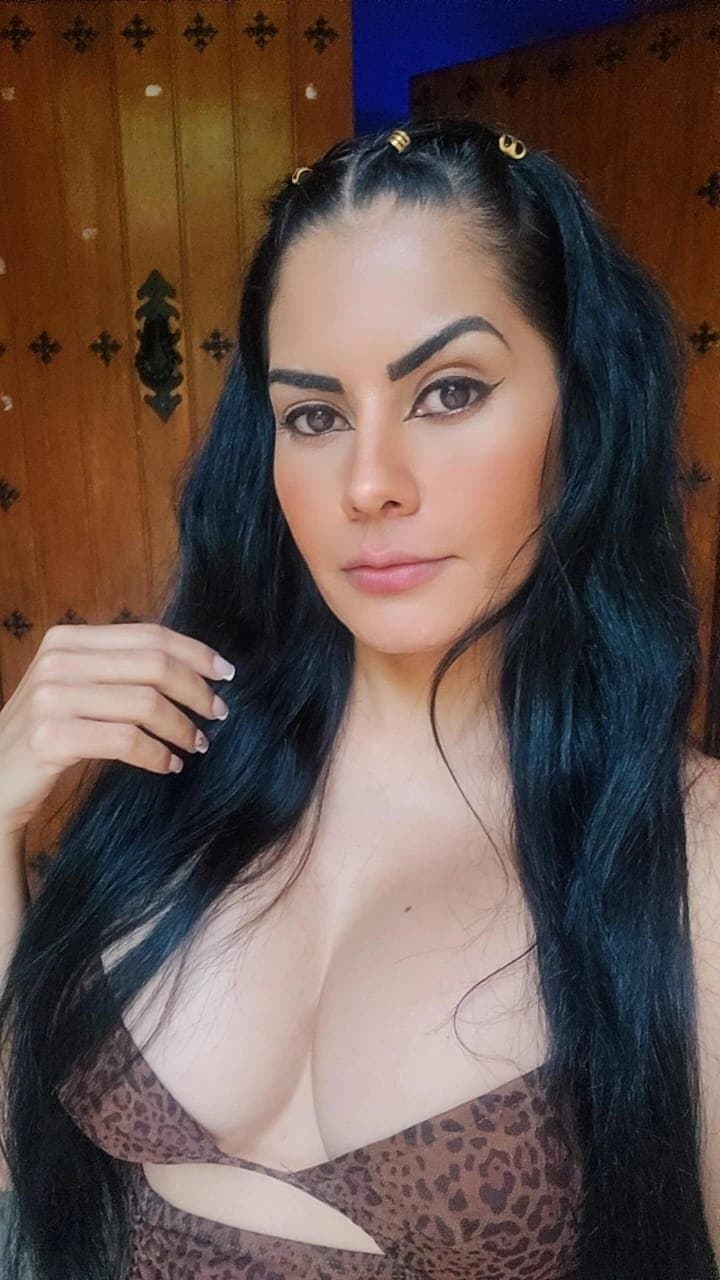 Modelo venezolana divina excitante y caliente