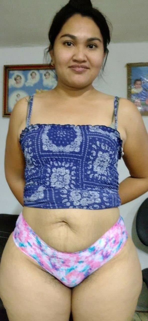 Small titties,  stretch marks and bush