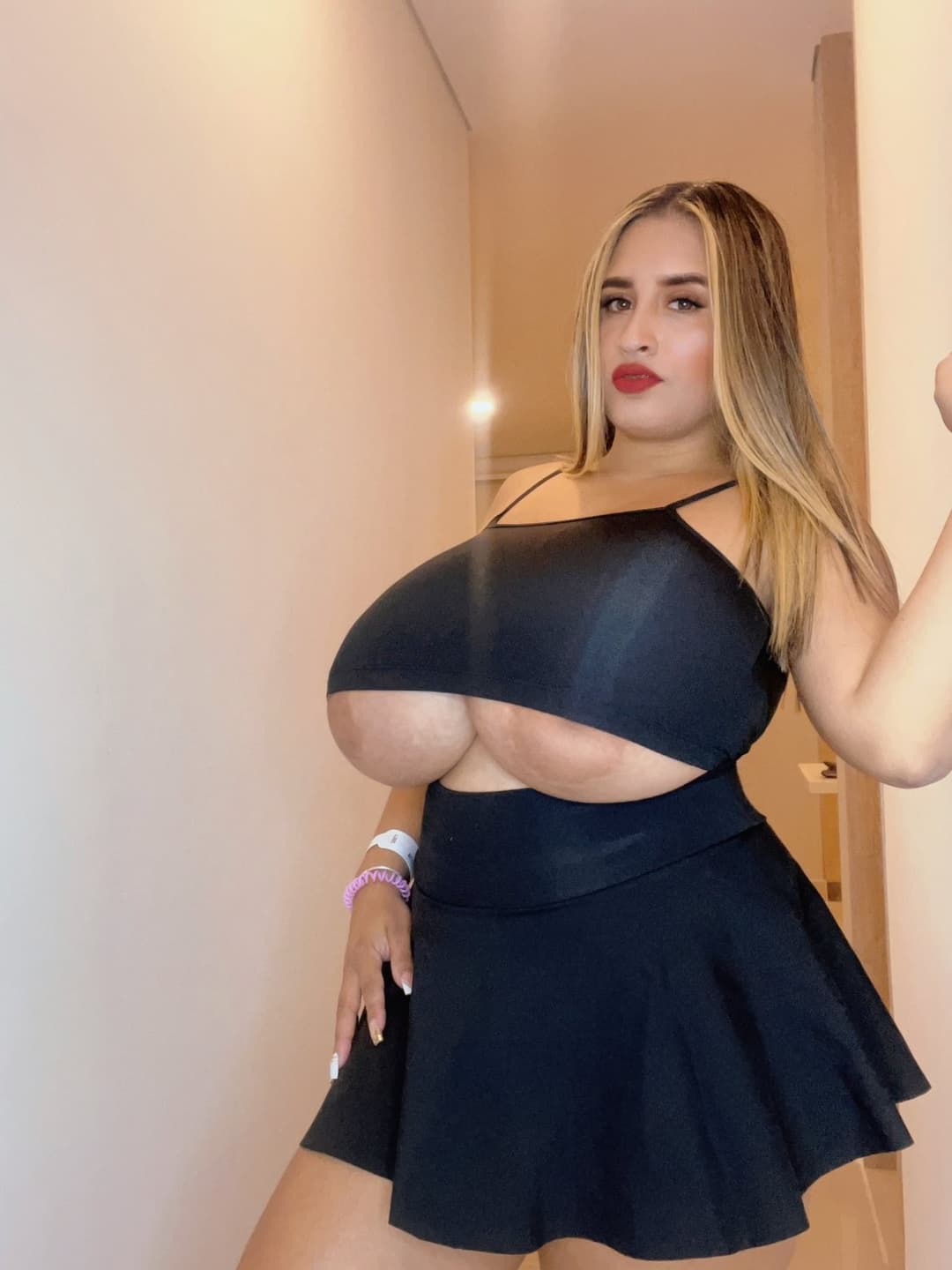 Darl1Kar1na-MassiveTits