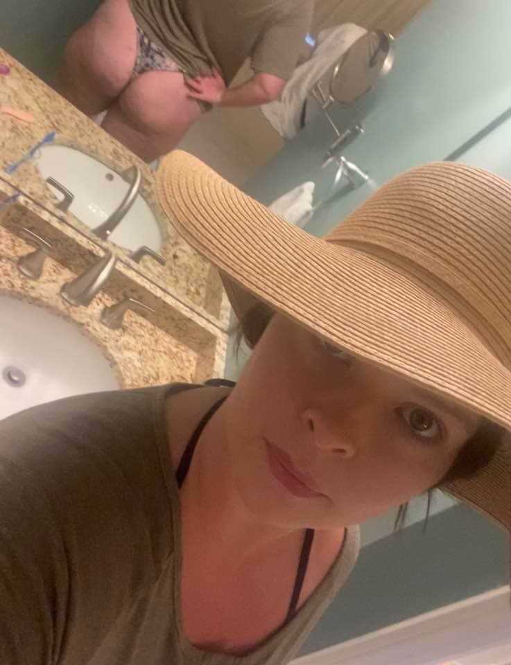 Chubby Slut Pawg Wife Nikki Shows Her Curves