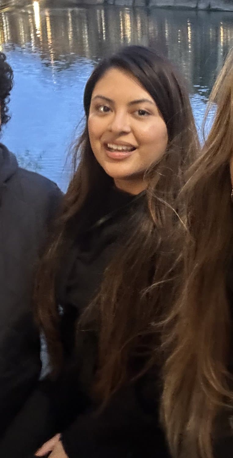 Creepshot Webslut older sister. Love sharing my sister, dm me. Info in bio.