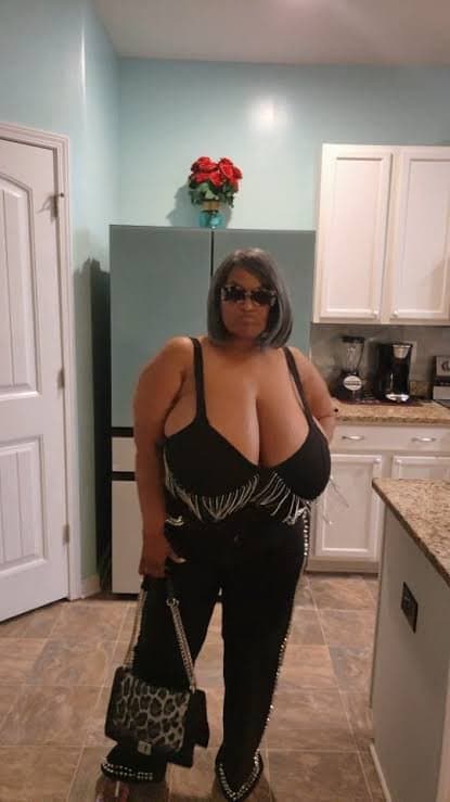 Click to view full size Mature Milf With Super Sized Titties I Want Her Bad Bad& I Would Not Pull Out
