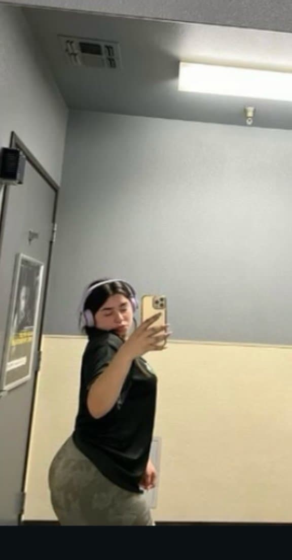 Snapchat slut xunknxn thick brown Latino wants pics and vids of you stroking to her