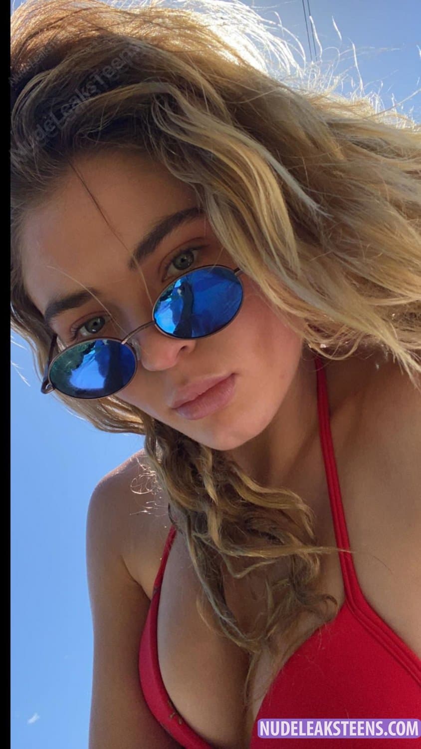 A cute blonde shows off her little pussy LEAKED