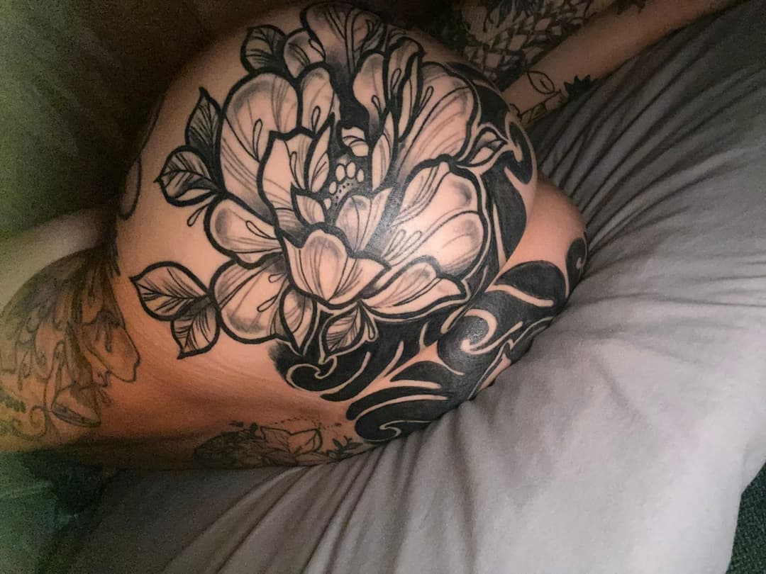 Kik. Very hot pawg fucked by a big dick. With anal plug dp. Homemade irl