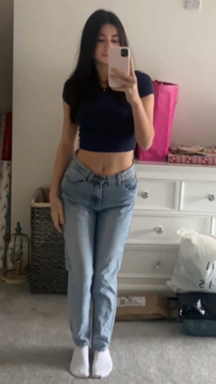 18yo Annabel loves to show off her teen body ;)