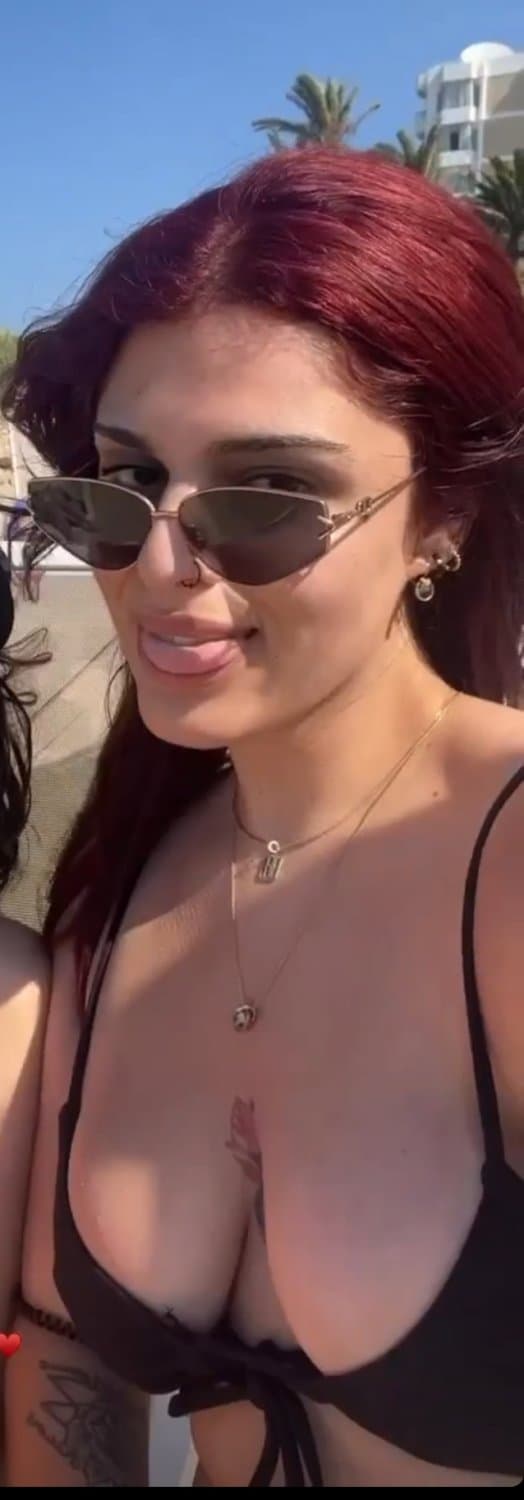 Tell her brother how you would use her his kik _Go__To_Sleep_