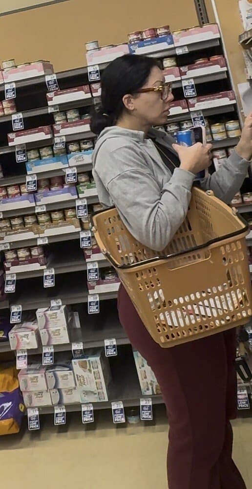 Creep shot of this Latina at the store her ass was too fat