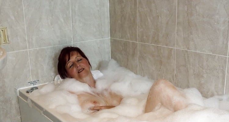 Slut Rachel bath times to share