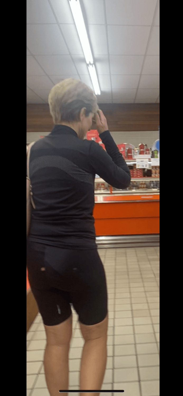 MILF Short hair candid