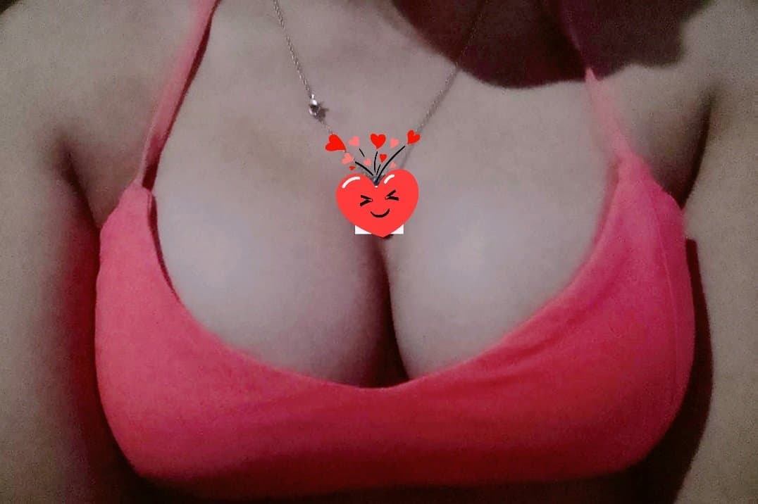 My sister very cute and sexy. Ma soeur tres belle