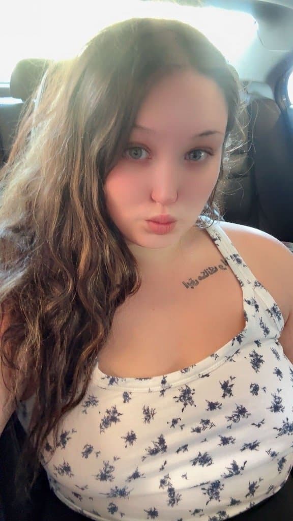 Thick ass white girl and her REAL SISTER , ex bf leaks her camera roll