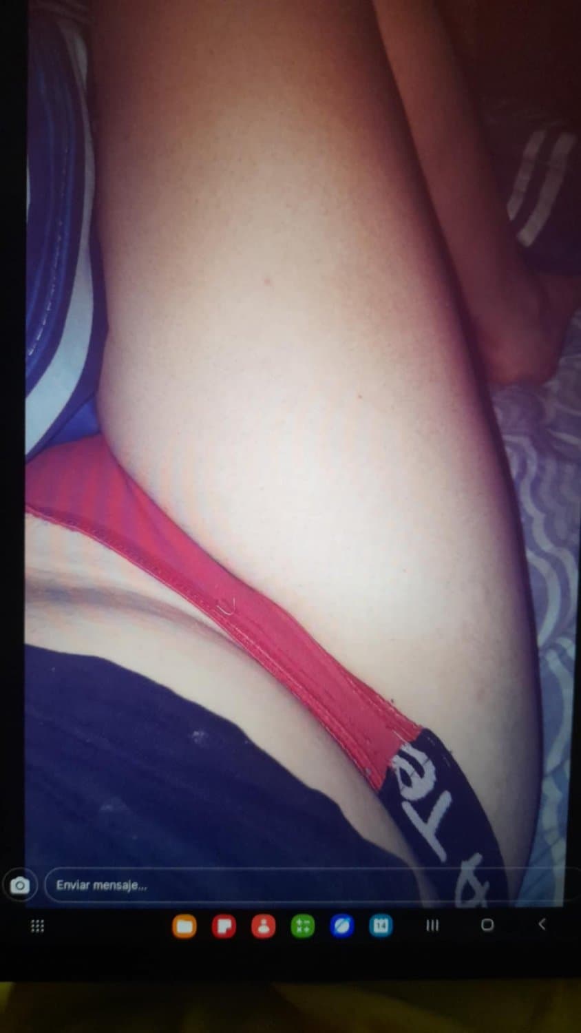 Click to view full size Mi mejor amiga me pasa fotos de su terrible culo??