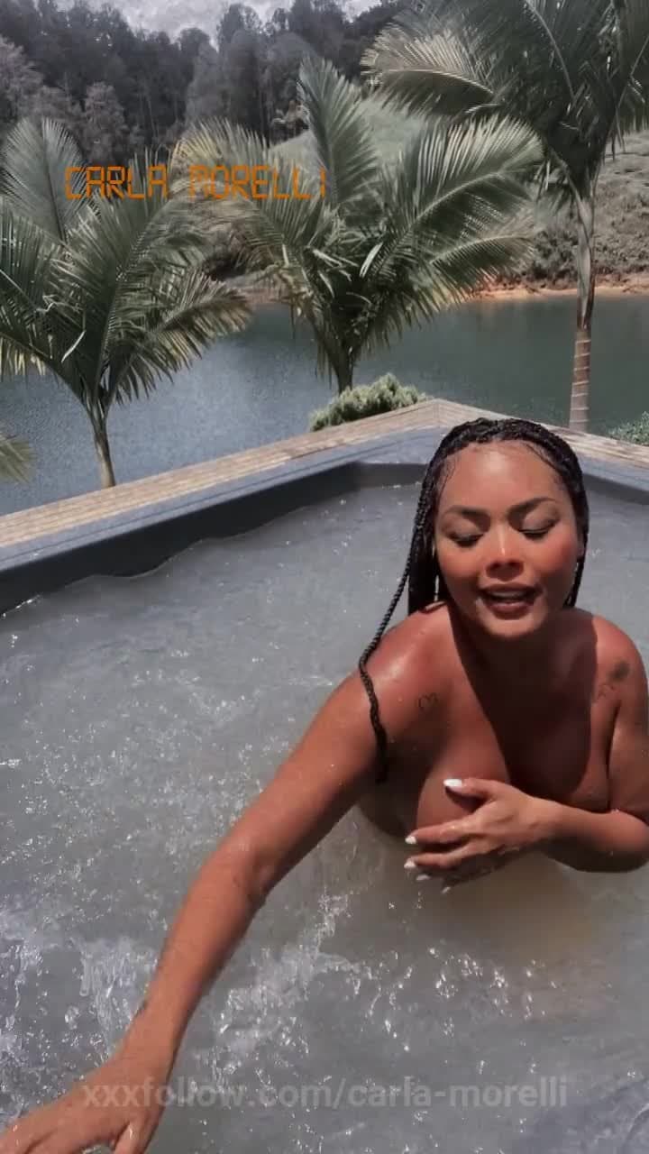 Carla Morelli,  Steffy Moreno,  Karol Rosado, Melwood,  Hollyshit, Paola Vega e Amigas