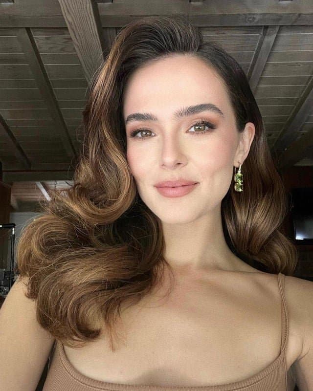 Zoey Deutch for cum!