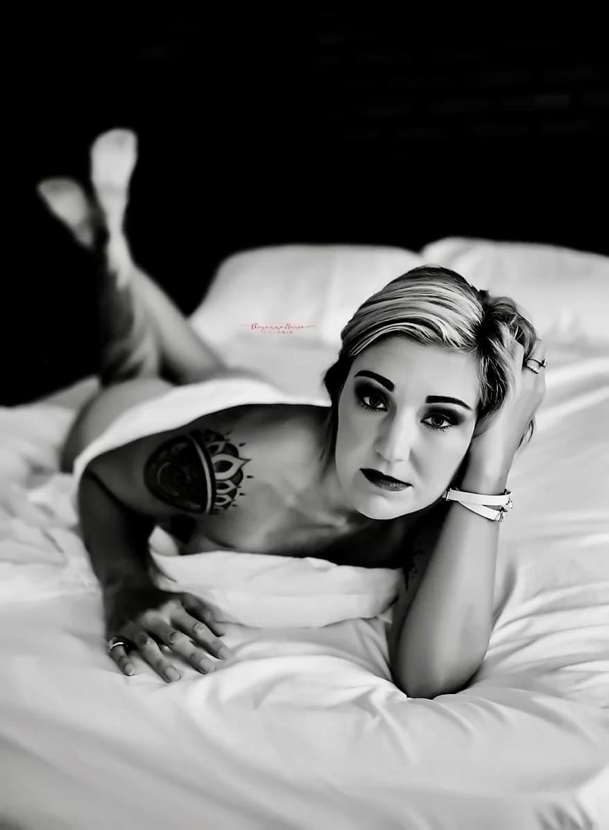 Click to view full size Short hair blonde milf boudoir