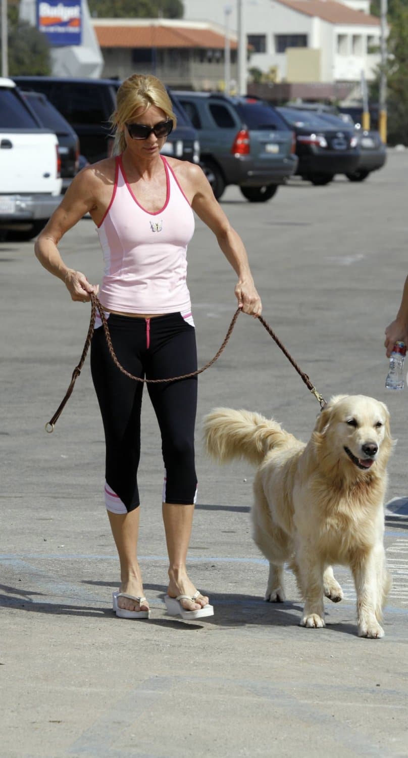 Nicollette Sheridan in platform flip flops