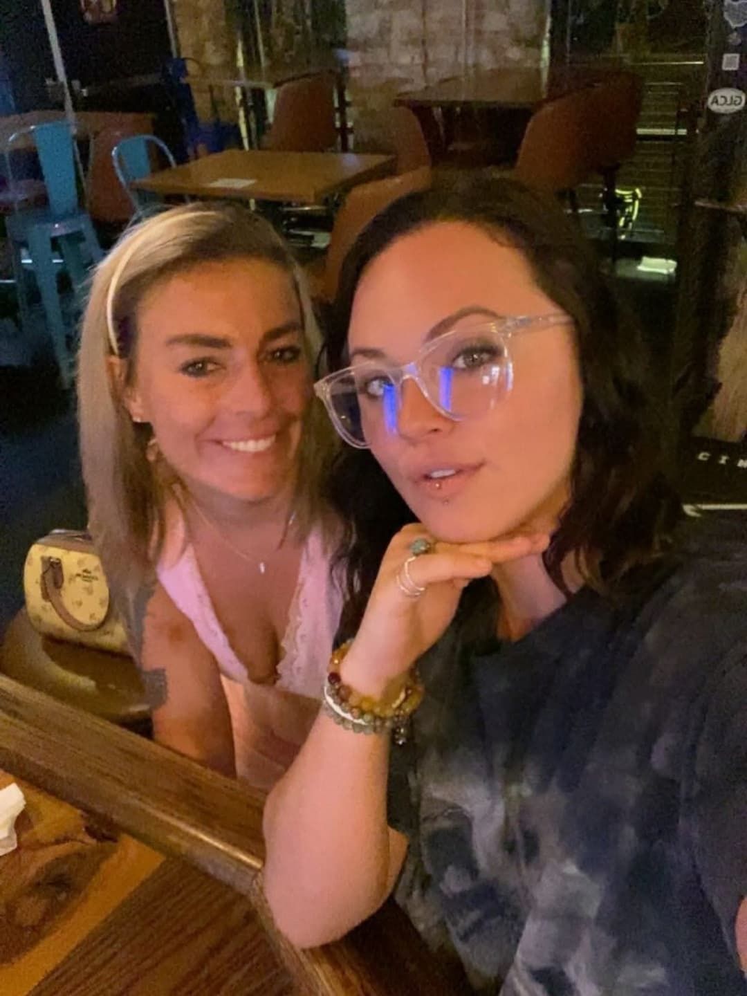 Little sis has a slutty older sis role model