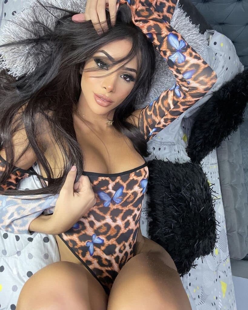 Click to view full size CARLA ??????? AMAZING TGIRL TRAP ?????