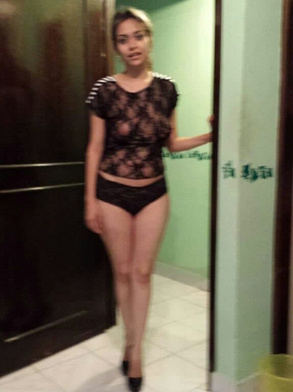 Madurita-culona-jugando-a-la-sirvienta-zorra