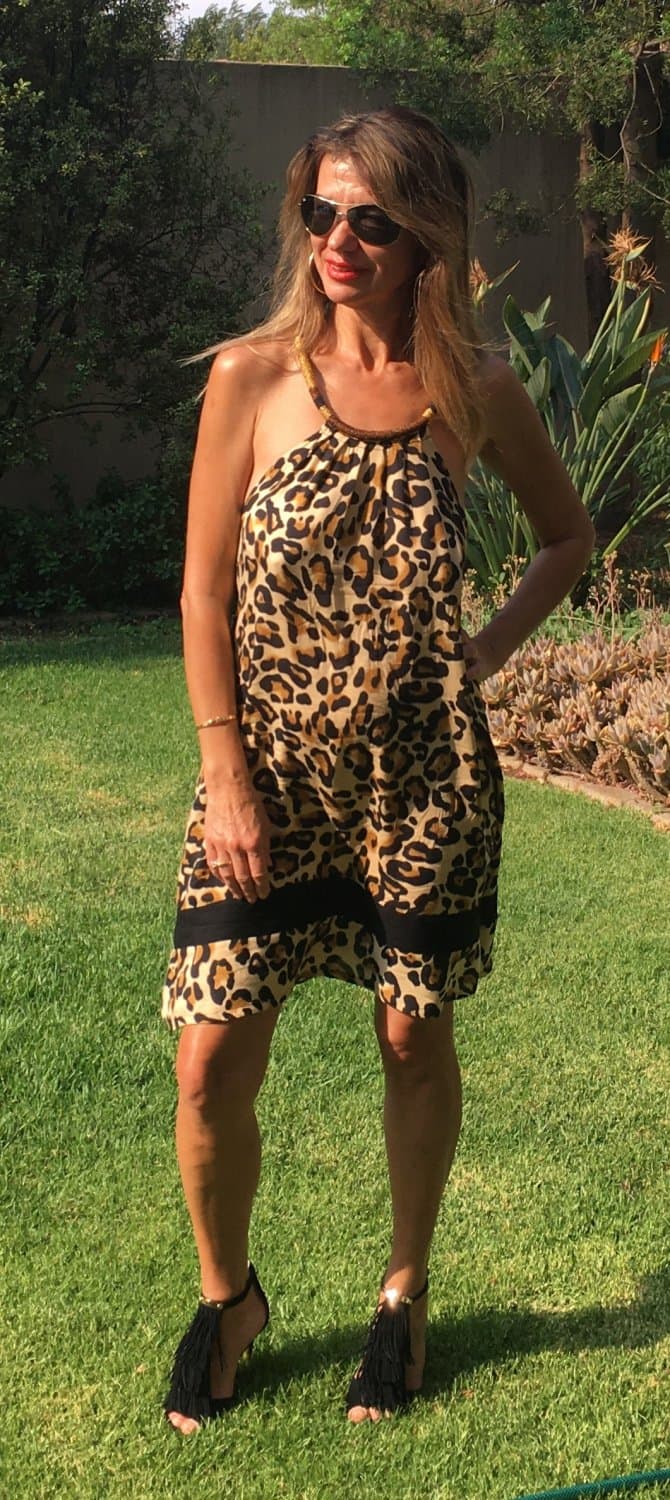 Laura, mature, hairy, from France loves panther dress and sextoys