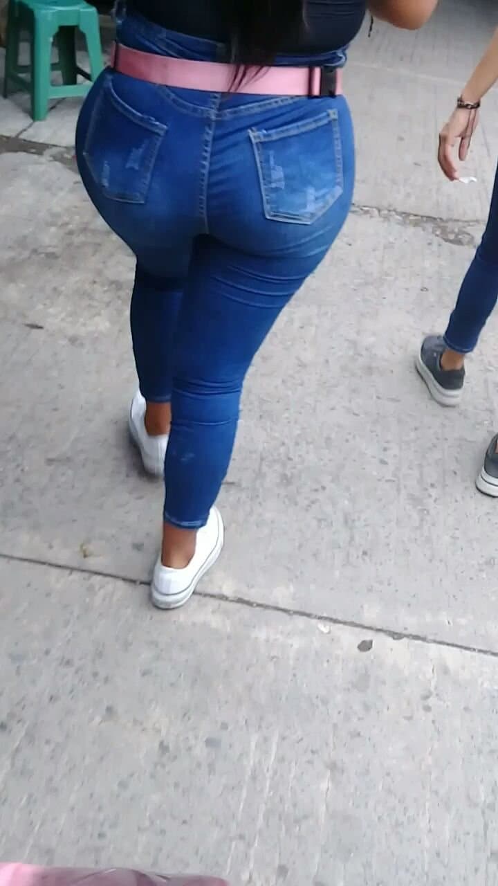 Taquera del estado de puebla repartiendo en la calle ?