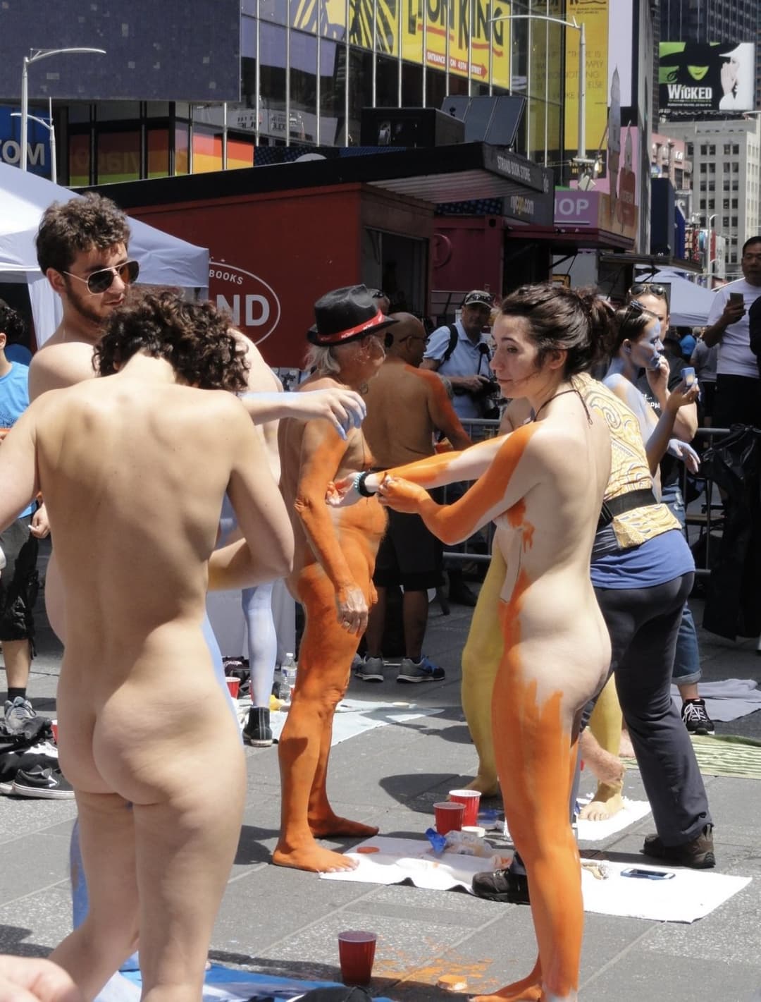 Pretty Nudist New Yorker Body Paint