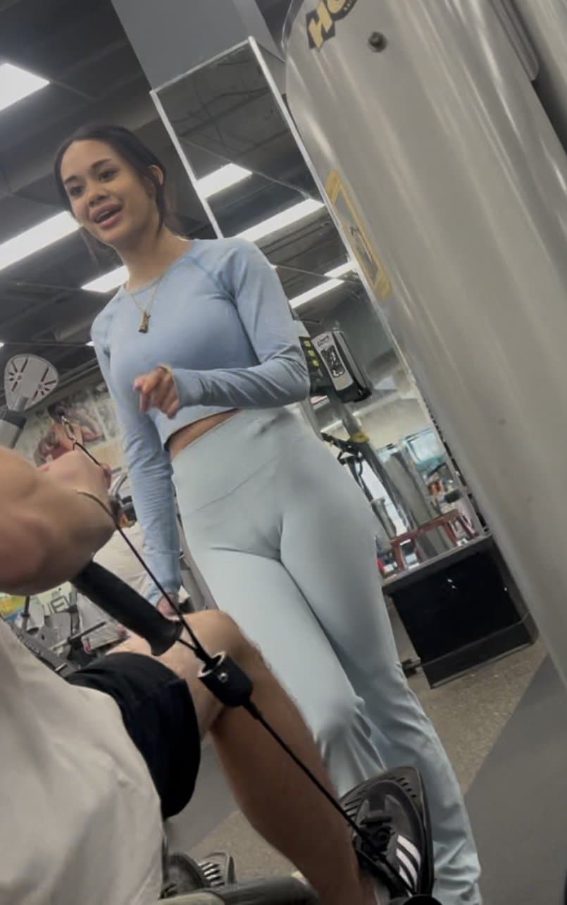 Thirsty gym babe showing off her g-string cameltoe. It was up her pussy ! Like & comment if u enjoy!