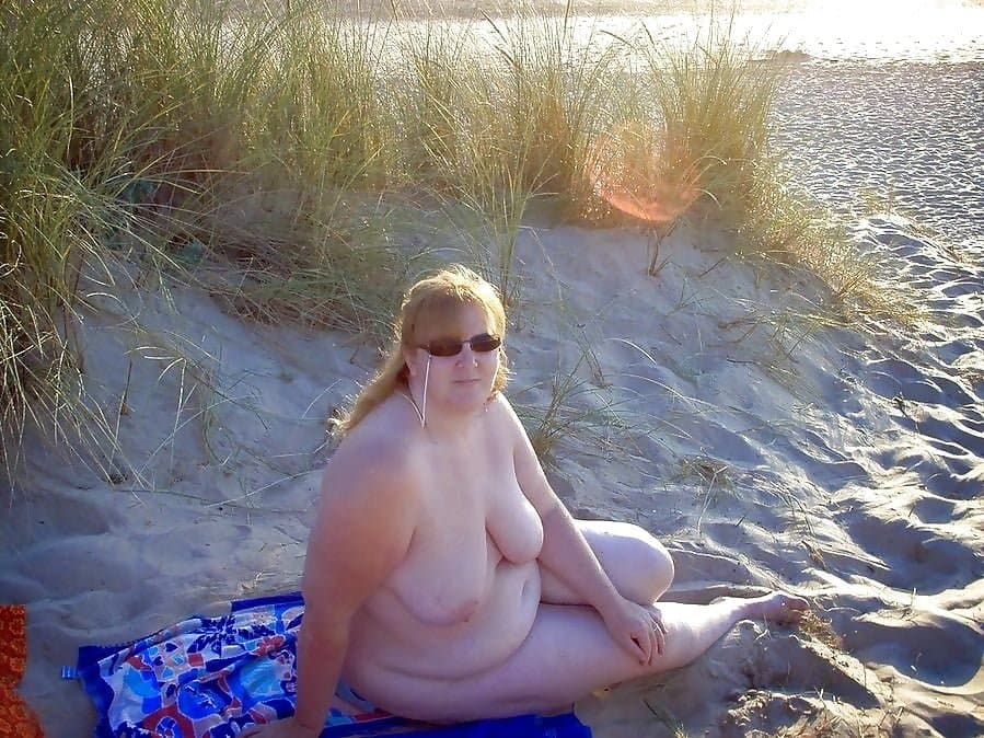 BBW- Grosse cochonne sur la plage