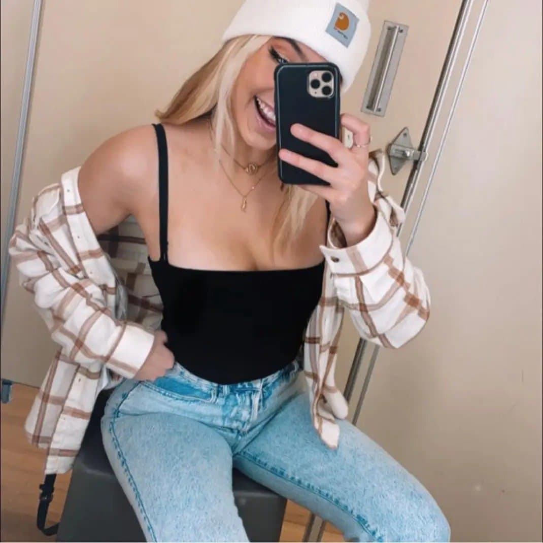 Hot slutty blonde party chic wants you to goon to her skanky whore body