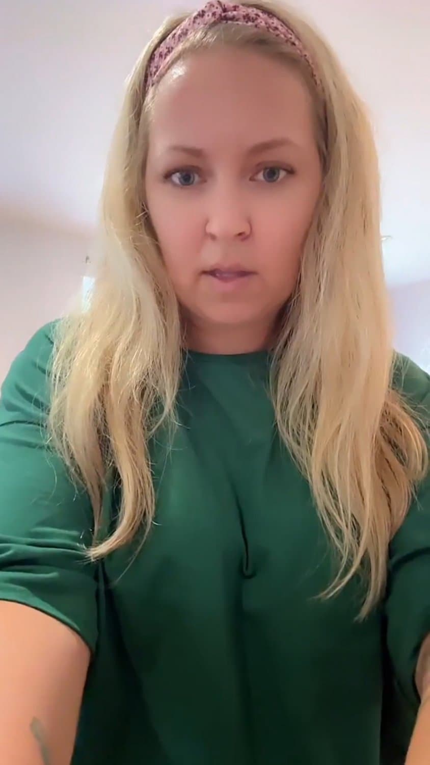 Middle aged pigslut Ashley