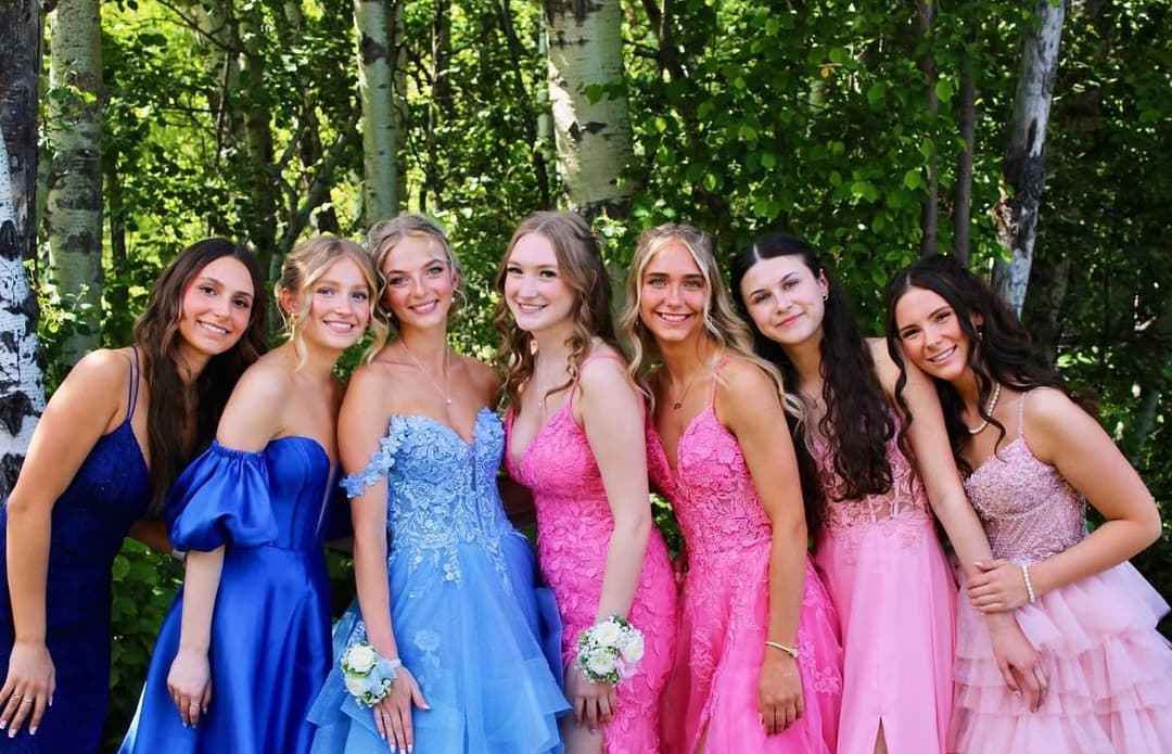 Click to view full size Yet another busty grad throwback