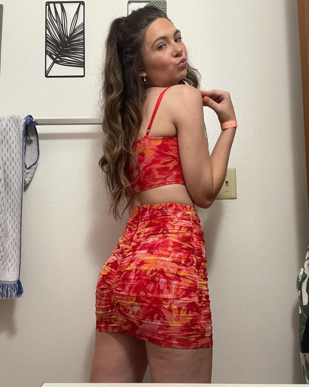 High school crush started an onlyfans sucking a mystery guys cock