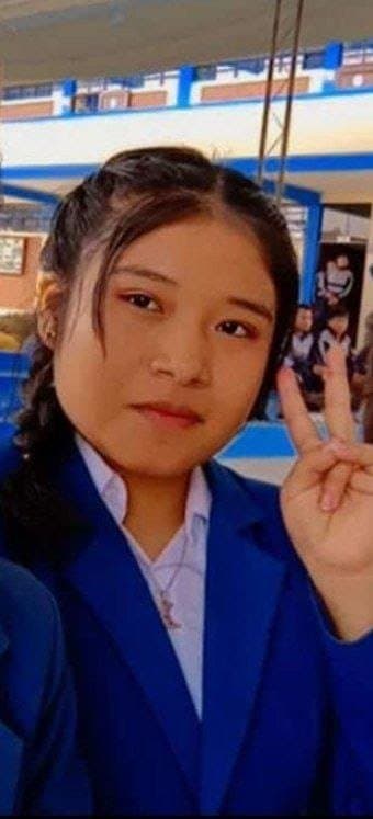 Miren ? nada más a una practicante que desea ser una futura profesora de primaria...que tal la ven?