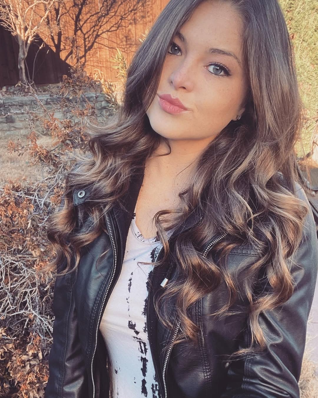 ♈? hot caucasian adult model strips down (äřïëł łÿņň)