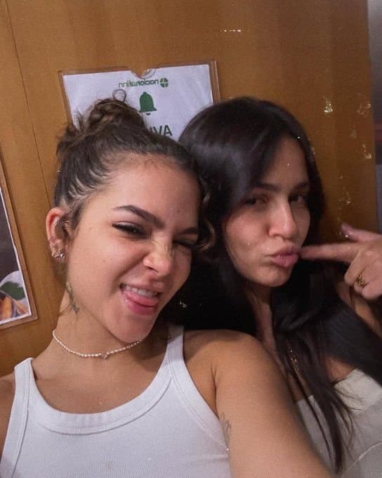 Mel Maia e Giullia Buscaccio...amigas que gatas morenas , tao gostosas !!!