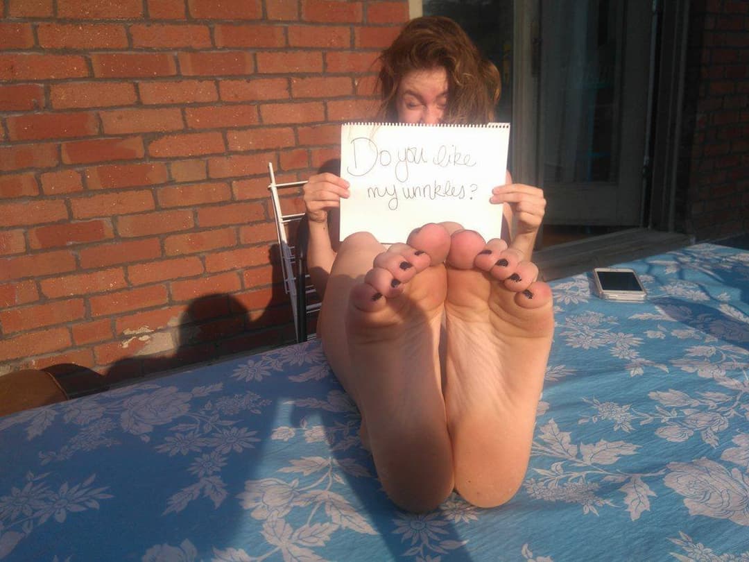 Christian slut Sarah showing feet