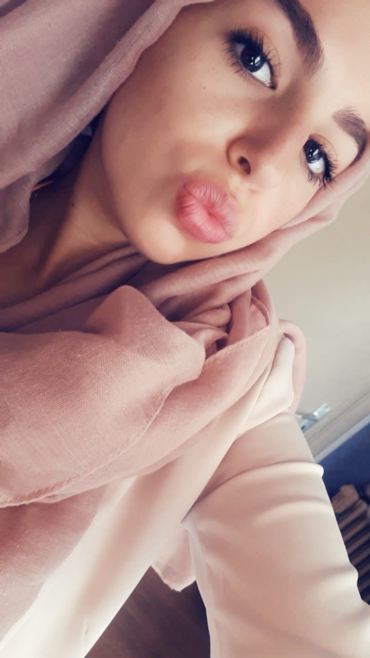 Pretty syrian muslim hijab girl