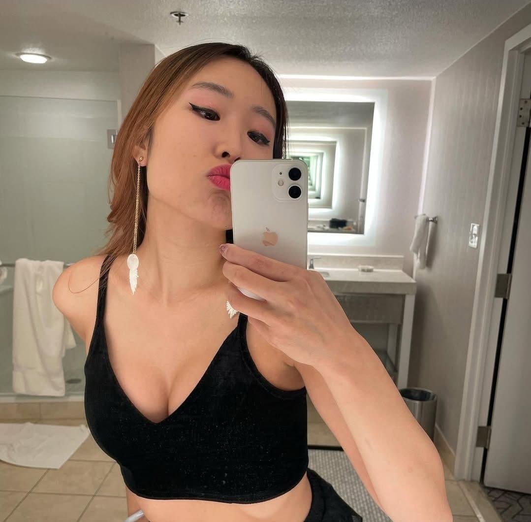 Alina Asian submissive girlfriend shared with friends Leaks