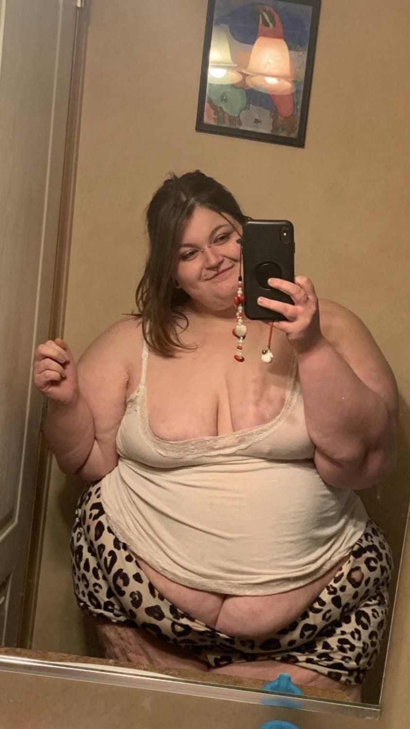 MASSIVE HUGE PAWG SSBBW BBW HUGE THICK BIG ASS GOONER MATERIAL