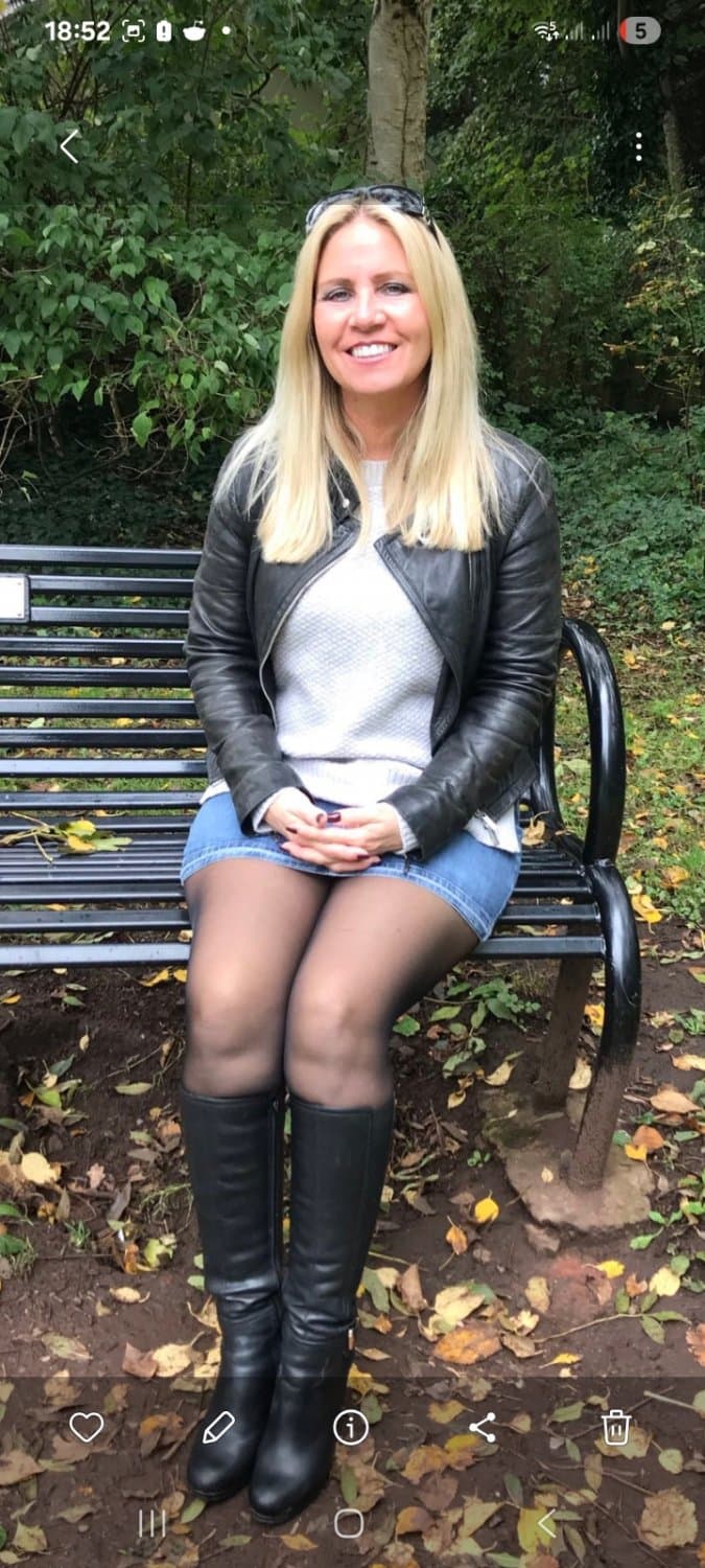 Rival milfs had a fight over blonde having a affair with her husband