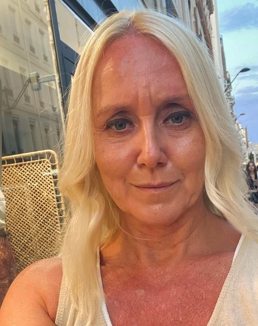 Anyone fancy fucking the wife ?? Know her love the page? Be nice to know who’s wanking over her arse