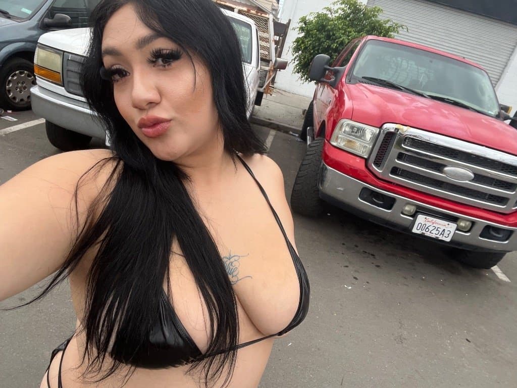 Pretty titties PRETTY tight PUSSY thick Latina sister